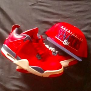 NIKE JORDAN 4 Retro red and touches of white&blue.